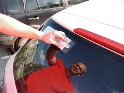 Hogyan tészta egy matricát a kocsi részletes utasításokat