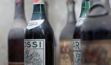 Как и с какво да се пие мартини Bianco, Rosso, екстра сухи и Rosato (коктейлна чаша Гарнирайте) Как и с какво да се пие мартини Bianco, Rosso, екстра сухи и Rosato