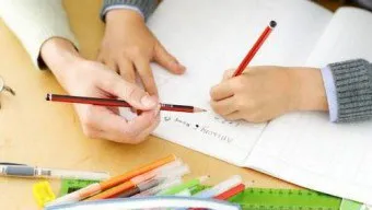 Как да се научите как да пишете красиви ръкописни тайни на калиграфия