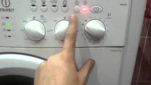 Как да рестартирате пералня Indesit