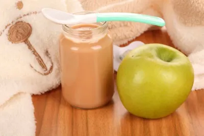 Как да се въведат твърди храни с шише