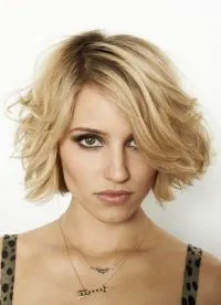 Като самостоятелно правилно с права кройка, наклонени или дрипави бретон у дома