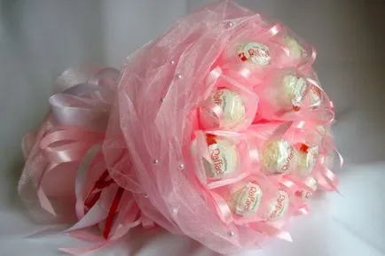 Как да си направим букет от бонбони със собствените си ръце майсторски клас за начинаещи (как да се направи бонбони букет с техните ръце майсторски клас за начинаещи септемврийски ден Raffaello учителя сладък кошница сватба Нов малък) Как да си направим букет от бонбони със собствените си ръце майсторски клас за начинаещи