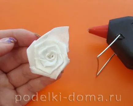 Как да си направим розетка на панделка с ръцете си (магистър ниво), като кутия с идеи и семинари