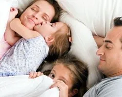 Hogyan kell tanítani a baba elaludni a saját