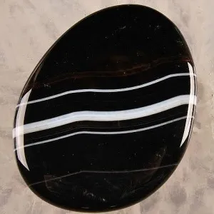 камъни черни