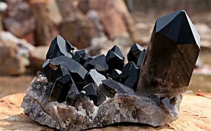 Stone rauchtopaz - свойства, интересуващи се от знаците на зодиака и други качества на характера