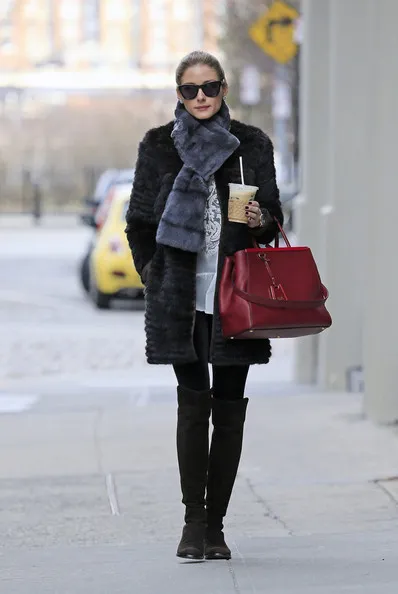 Hogyan kell viselni sál alatt bunda divat stylist tippeket! (Alatt kabát ruhák) Hogyan kell viselni sál alatt bunda divat stylist tippeket!