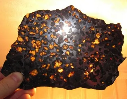 Hogyan lehet azonosítani egy meteorit