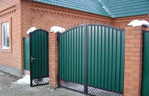 Плъзгащи се врати, изработени от профилирана ламарина от велпапе как да се направи изчисление, чертежи и видео монтаж с ръцете си (порта) Плъзгащи се врати, изработени от профилирана ламарина от велпапе как да се направи изчисление, рисунки и видео изграждат със собствените си ръце
