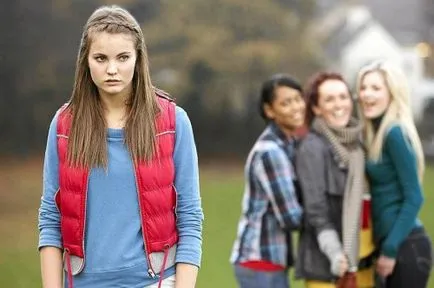 Teen самотни последици и причини за (юноша самота) Teen самотни последици и причини