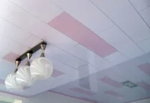 Таваните на пластмасови панели и размер на снимката, ръцете в стаята, Leroy Merlin, видеото като Таваните на пластмасови панели и размер на снимката, ръцете в стаята, Leroy Merlin, видеото като