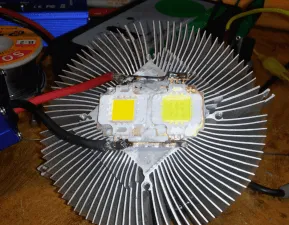 Правилното свързване на LED 10 вата 12 волта Част 2 Peling информация слънчевите панели -