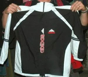Hogyan lehet megkülönböztetni a hamis az igazi adidas adidas minőségű cucc, divat honlapján