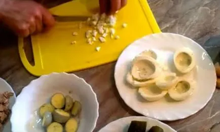 Лесни и вкусни салати с пиле - стъпка по стъпка рецепти със снимки