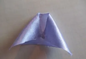 Rose на сатенени панделки в областта на технологиите kanzashi (снимки и видео)