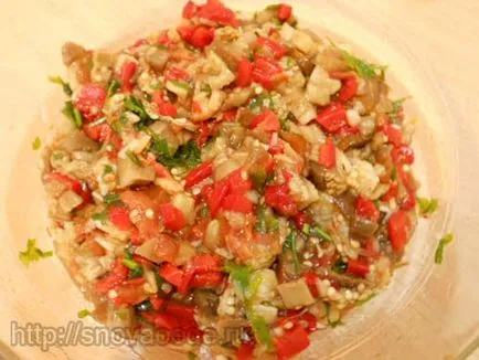 Салата от печени патладжани, чушки и домати