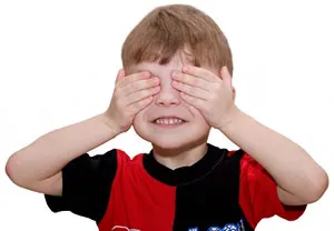 Blind дете извън дома