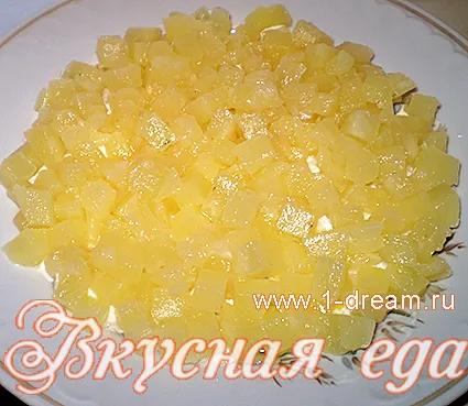 Layer пилешка салата, гъби и ананас (маруля) Layered салата с пиле, ананас и гъби