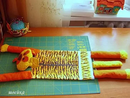 кученце малка гумена лодка