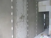 Съвети за това как да се приведат в стените с мазилка и видео инструкции за това как да го направя без маяци, както и