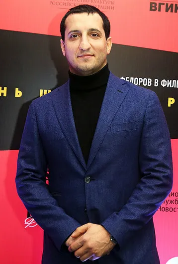 Универ Андрей Gaydulyan това, което правят, Sambursky, Gogunsky и друга звезда проект, космополитен списание (Gogunsky) Универ Андрей Gaydulyan това, което правят, Sambursky, Gogunsky и друга звезда проект, космополитен списание