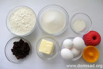 Вкусни тарталети в тенекии със стафиди - една проста рецепта със снимка