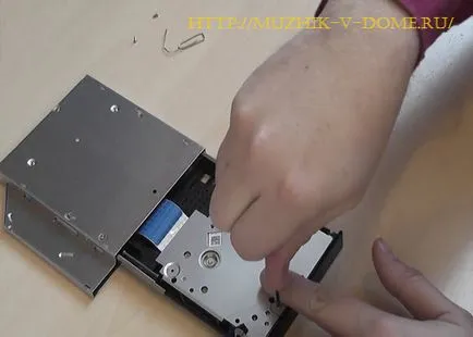 Hogyan tisztítható a meghajtót a laptop kezével