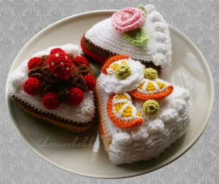 Трикотажни играчки плетене на една кука торта