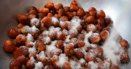 Дебела и вкусни сладко от ягоди през зимата рецепти с цели плодове