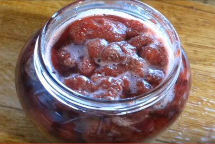 Дебела и вкусни сладко от ягоди през зимата рецепти с цели плодове