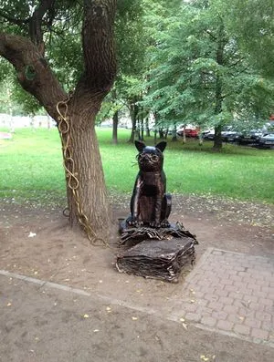 Известни паметници на котки (котка Белгород Паметник) Известни паметници котки