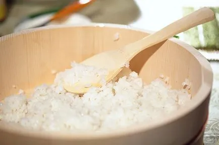 Какво добавя към ориз за суши