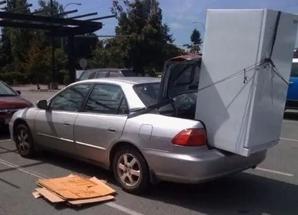 Както транспорт хладилник може да се лежи или стои по ръба