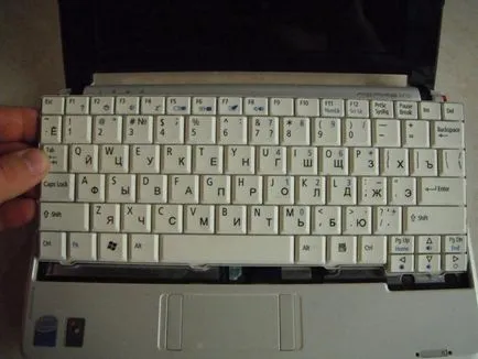Как да се разглобява и почистване на праха от лаптопа на Acer - стъпка по стъпка
