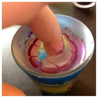 Как да направите маникюр с вода - снимка и описание пример