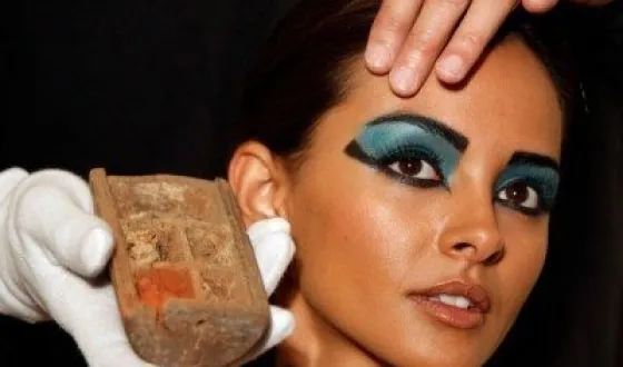 Как да създадете египетски makeup- цвят на кожата, очите, веждите и устните (Египтянина) Как да създадете египетски makeup- цвят на кожата, очите, веждите и устните