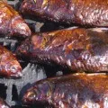 Smokehouse горещо пушена свои ръце