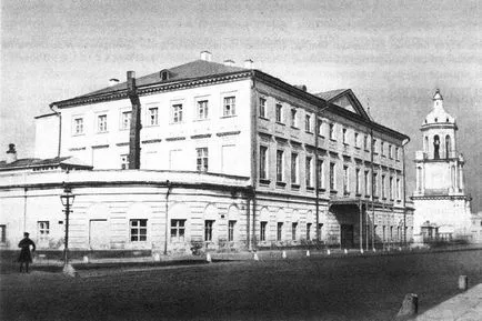 Как Москва са се преместили къща - какво се случва (Снимка от Юджийн Kostogorov) Как Москва са се преместили къща - какво се случва
