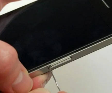 Как да получите най-СИМ-картата на 4s на Iphone