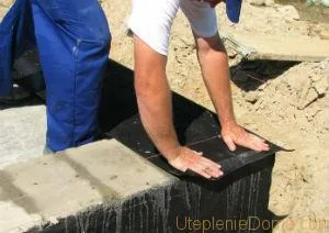 Как да защитим основите на къщата от вода и влага