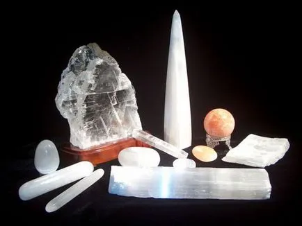 характеристики Stone селенит и приложение, магически и терапевтични свойства, грижи минерални и (селенит) Селенит каменни характеристики и използва магически и лечебни свойства, поддръжка на минерални и