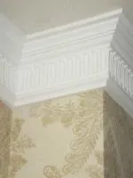 Стол с ръцете си