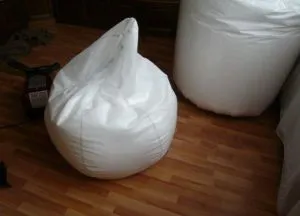 Стол с ръцете си
