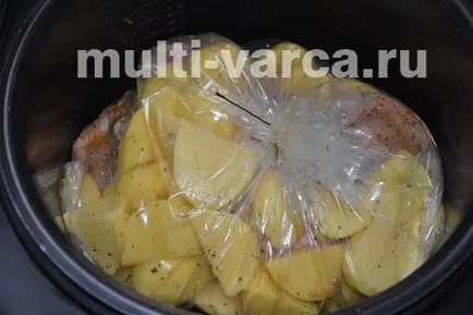Пиле с картофи в дупката в multivarka