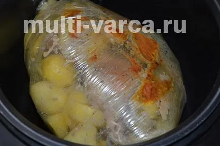 Пиле с картофи в дупката в multivarka