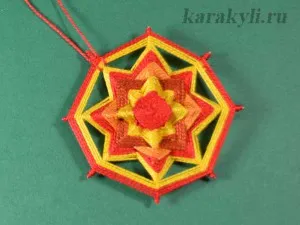 Mandala на резбата с ръцете си, драсканица