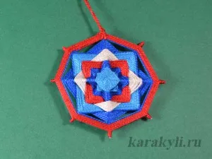 Mandala на резбата с ръцете си, драсканица