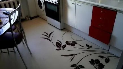 Саморазливна етаж в кухнята снимката