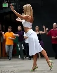Наука танци в петите, а bailar!